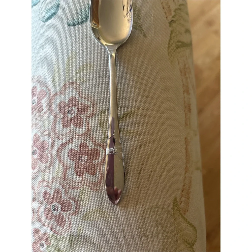 4 Oneida Oneidacraft Deluxe DEBONAIR Stainless Teaspoons